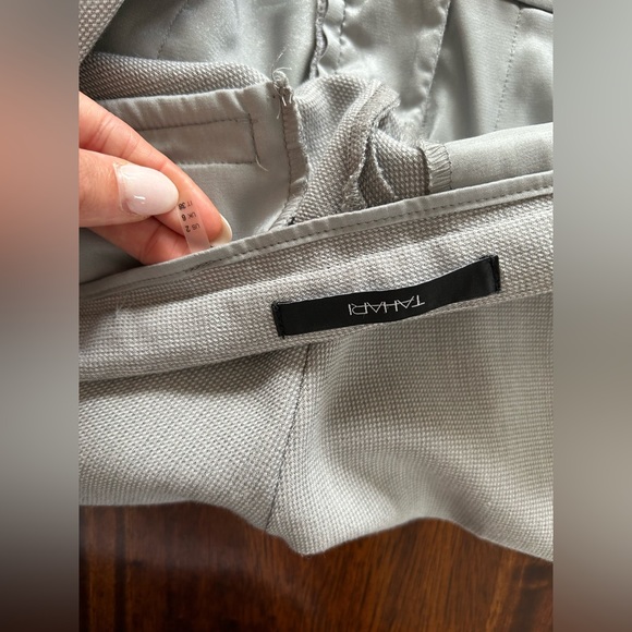 Tahari neutral dress pant- size 2 - Picture 9 of 10